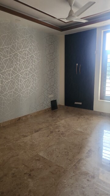 Furnished Amenities in 3 BHK Builder Floor at BPTP District 3, Sector 85 – for Sale
