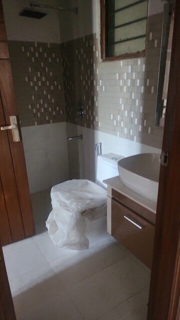 Bathroom in 3 BHK Builder Floor at BPTP District 3, Sector 85 – for Sale