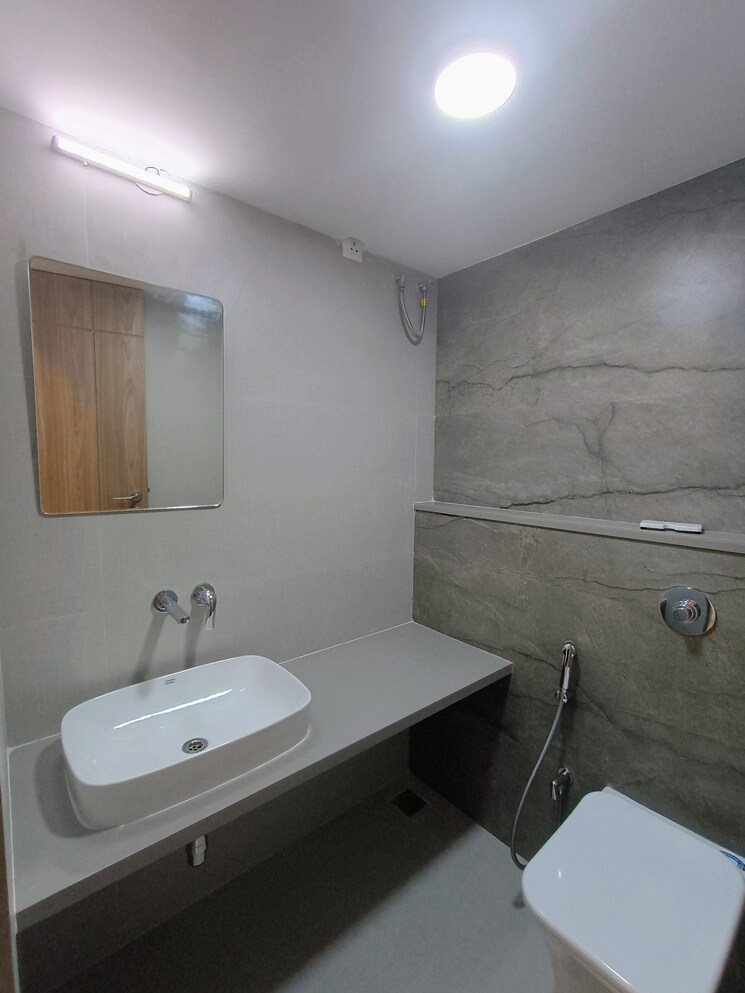 Bathroom, shakuntala-chs-chembur 2 Bedroom 950 Sq.Ft. Apartment In Chembur Mumbai 7705024