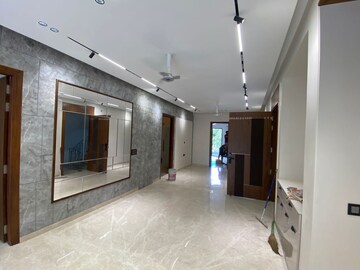 Room in 4 BHK Builder Floor at Sushant Lok 3, Sector 57 – for Sale