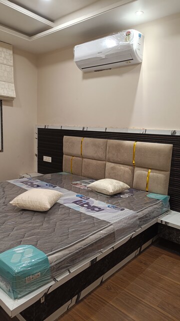 Bedroom in 2 BHK Apartment at Raja Park – for Rent