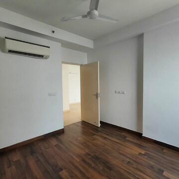 Room in 3 BHK Apartment at Conscient Heritage Max, Sector 102 – for Sale