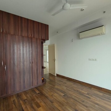 Room in 3 BHK Apartment at Conscient Heritage Max, Sector 102 – for Sale