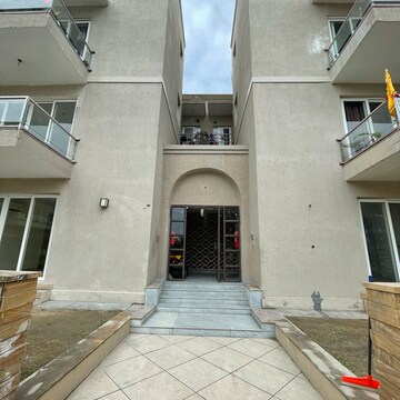 Kitchen in 3 BHK Builder Floor at BPTP Amstoria, Sector 102 – for Sale