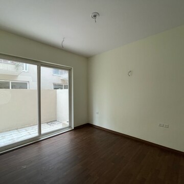 Room in 3 BHK Builder Floor at BPTP Amstoria, Sector 102 – for Sale