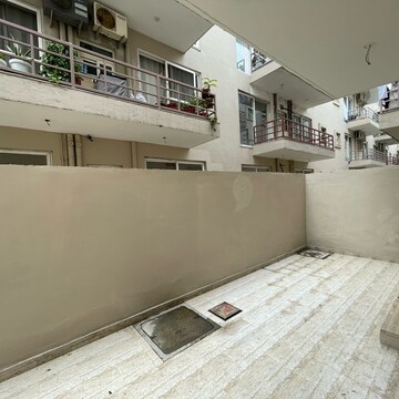 Balcony in 3 BHK Builder Floor at BPTP Amstoria, Sector 102 – for Sale