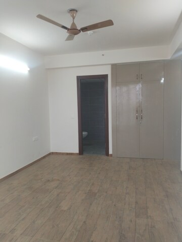 Room in 3 BHK Apartment at Omaxe Royal Residency Faridabad, Sector 79 – for Sale