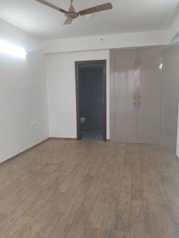 Room in 3 BHK Apartment at Omaxe Royal Residency Faridabad, Sector 79 – for Sale