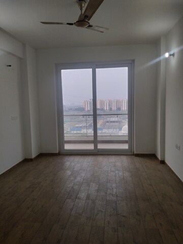Room in 3 BHK Apartment at Omaxe Royal Residency Faridabad, Sector 79 – for Sale