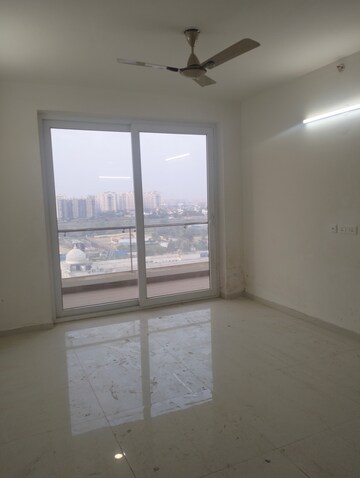 Room in 3 BHK Apartment at Omaxe Royal Residency Faridabad, Sector 79 – for Sale