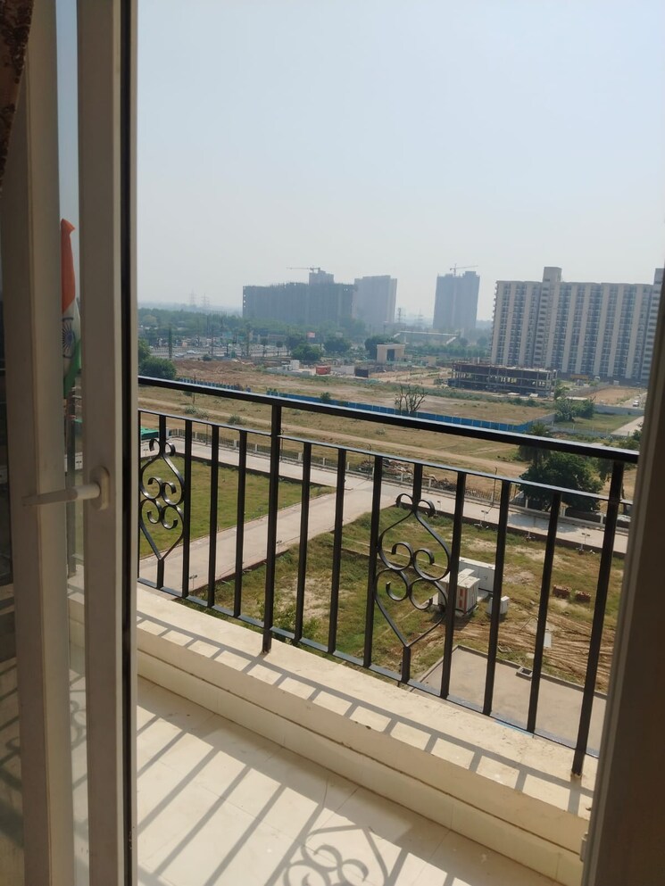 Balcony, signature-the-serenas 2 Bedroom 614 Sq.Ft. Apartment In Sohna Sector 36 Gurgaon 7706840