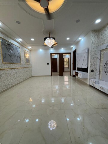 Room in 3 BHK Builder Floor at Puri Kohinoor, Sector 89 – for Sale