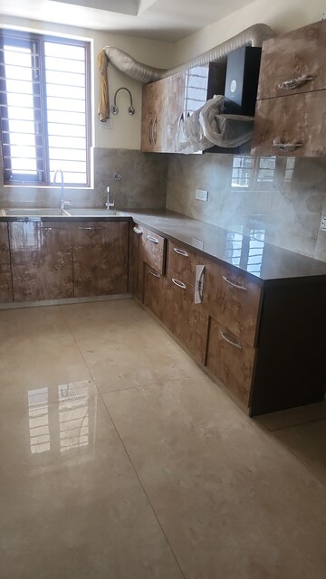 Furnished Amenities in 3 BHK Builder Floor at BPTP District Faridabad, Sector 81 – for Sale