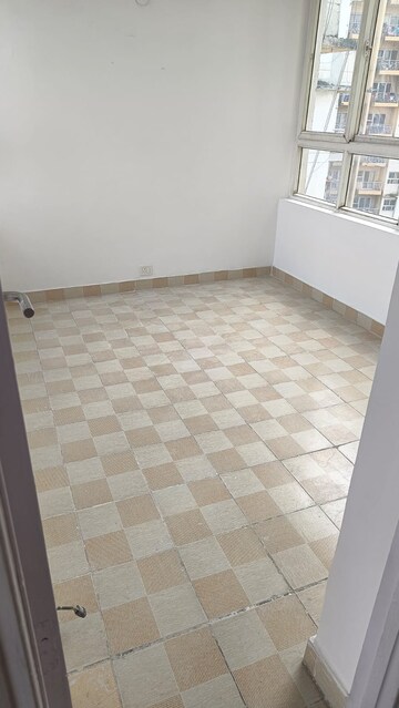 Room in 2.5 BHK Apartment at BPTP Princess Park, Sector 86 – for Sale