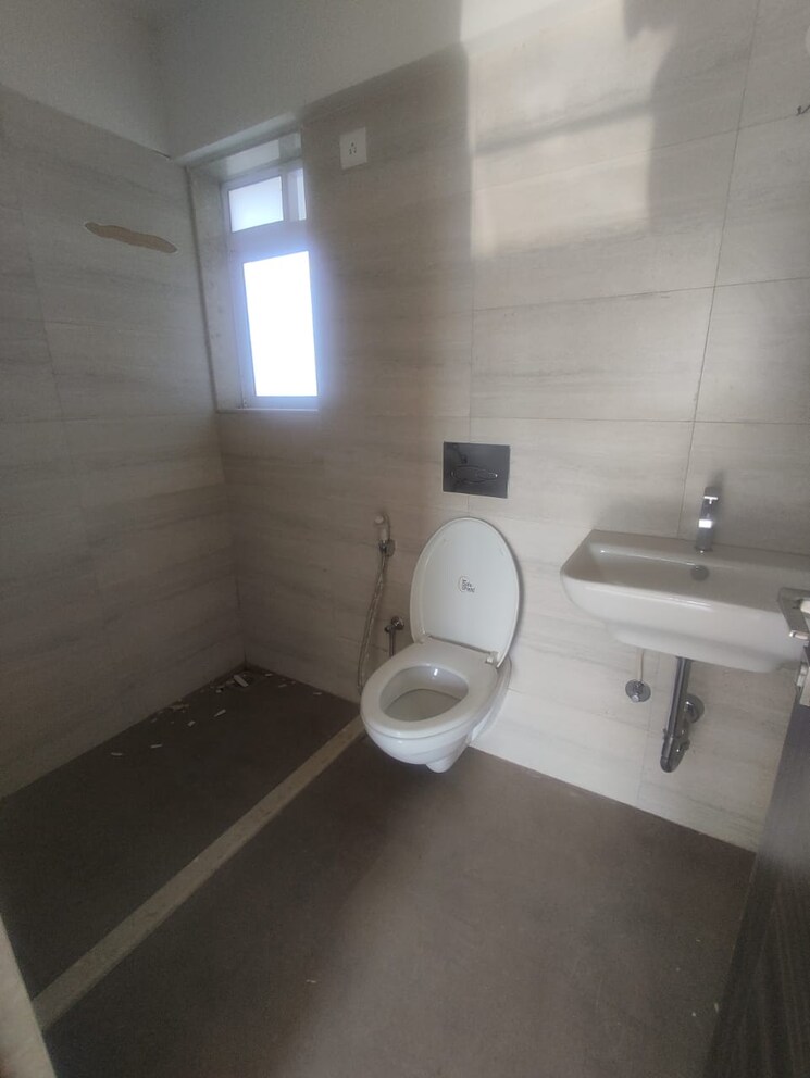 Bathroom, shreeji-royal-samarpan 2 Bedroom 658 Sq.Ft. Apartment In Kandivali West Mumbai 7707673