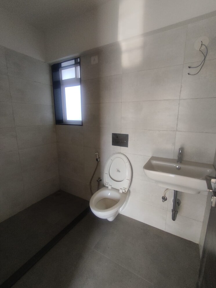Bathroom, shreeji-royal-samarpan 2 Bedroom 658 Sq.Ft. Apartment In Kandivali West Mumbai 7707673