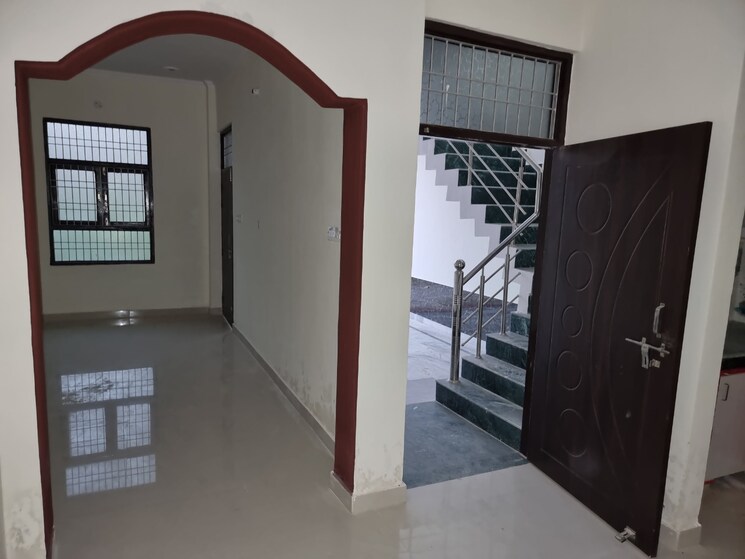 Room, s-chs 1 Bedroom 380 Sq.Ft. Apartment In Uthalsar Thane 7708039