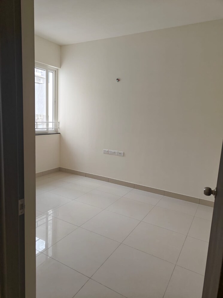 Room, s-chs 1 Bedroom 380 Sq.Ft. Apartment In Uthalsar Thane 7708041