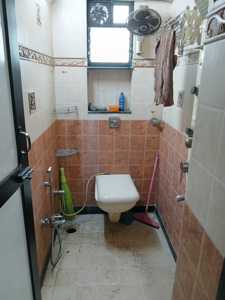 Bathroom, raheja-willows 2 Bedroom 720 Sq.Ft. Apartment In Kandivali East Mumbai 7708665