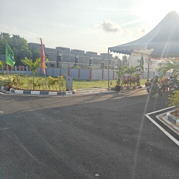  Plot For Sale in Siruseri