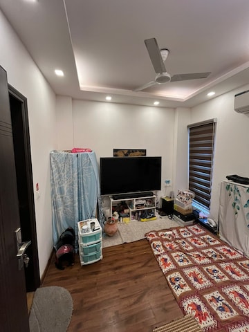 Bedroom in 3 BHK Builder Floor at Unitech Nirvana Country Cedar Crest, Sector 50 – for Sale