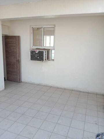 Room in 4 BHK Apartment at Bestech Park View City 1, Sector 48 – for Sale