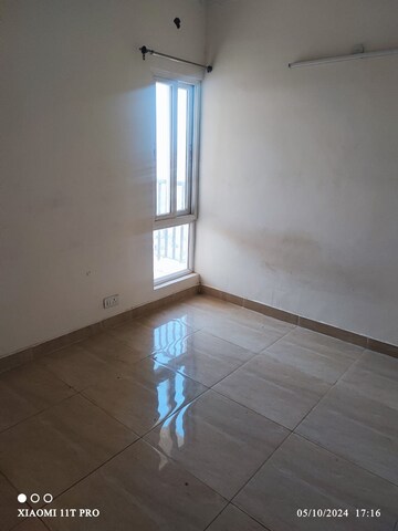 Room in 3 BHK Apartment at Amrapali Terrace Homes, Tech Zone 4 Greater Noida – for Sale