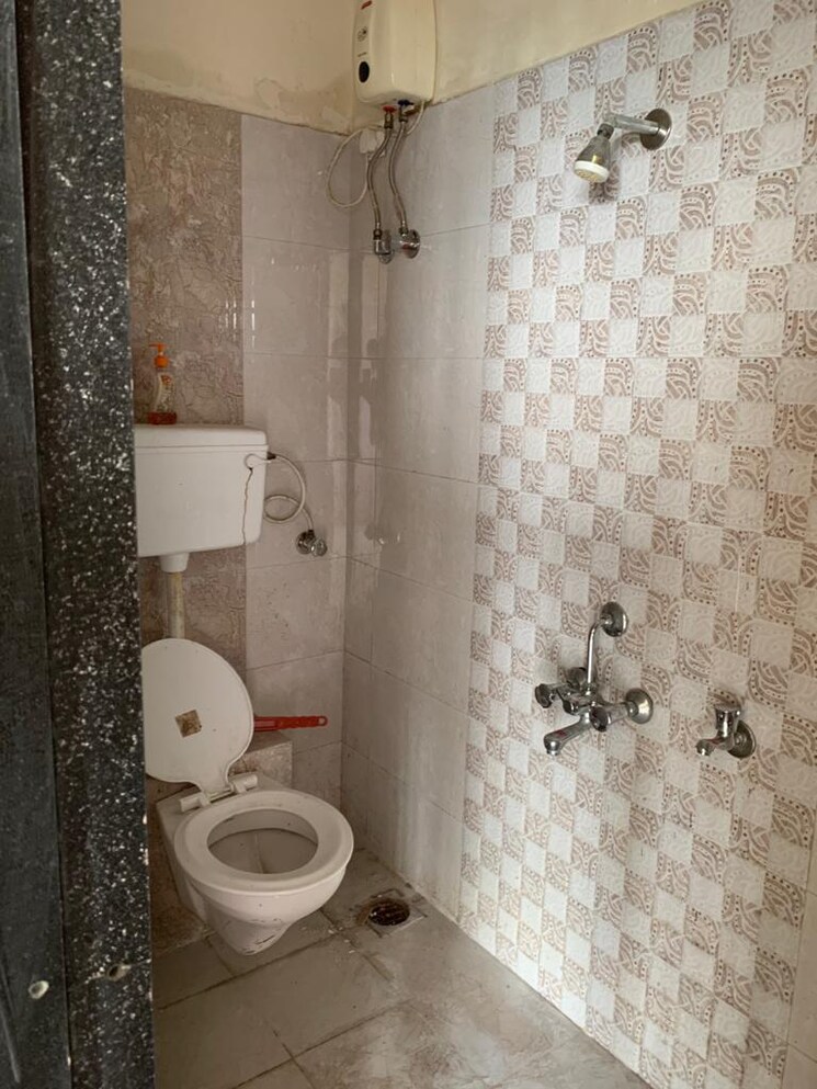 Bathroom, laxmi-narayan-chs-naupada 2 Bedroom 650 Sq.Ft. Apartment In Naupada Thane 7709166