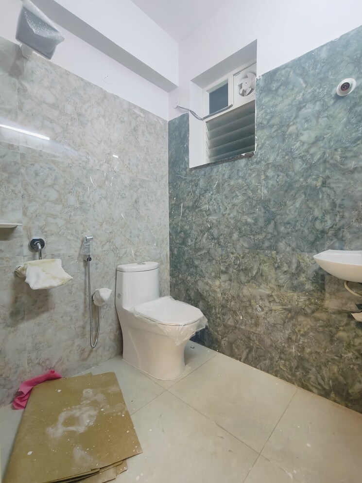 Bathroom, sri venkateshwara nagar colony 3 Bedroom 1835 Sq.Ft. Apartment In Sri Venkateshwara Nagar Colony Guntur 7709583