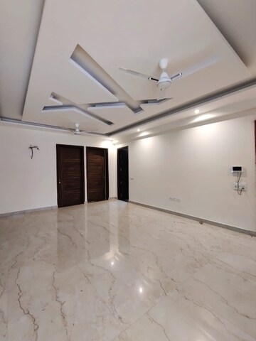 Room in 3 BHK Apartment at Bestech Park View Residency, Sector 3 – for Sale