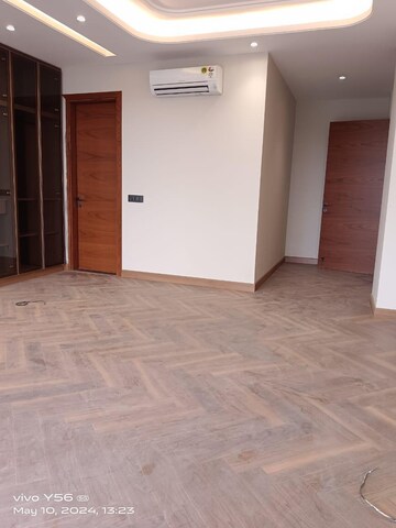 Room in 4 BHK Apartment at Puri Aanandvilas, Sector 81 – for Sale