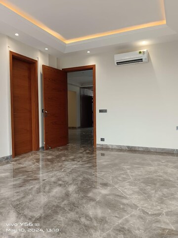 Room in 4 BHK Apartment at Puri Aanandvilas, Sector 81 – for Sale