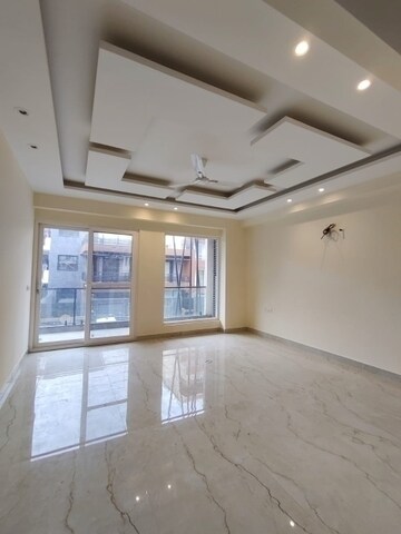 Room in 3 BHK Builder Floor at Sector 23 – for Rent
