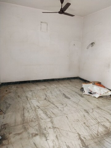 रेसिडेंशियल घर वर्ग फुट फॉर रेंट इन सेक्टर 12 नोएडा  7710121