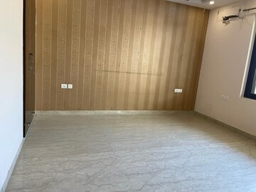 Room in 3 BHK Builder Floor at Palam Vihar – for Sale