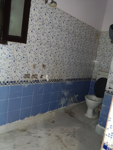 Bathroom in 1 BHK Builder Floor at Lajpat Nagar – for Rent