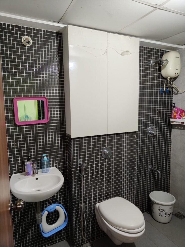 Bathroom, lodha-palava-city-lakeshore-greens 2 Bedroom 990 Sq.Ft. Apartment In Dombivli East Thane 7710870