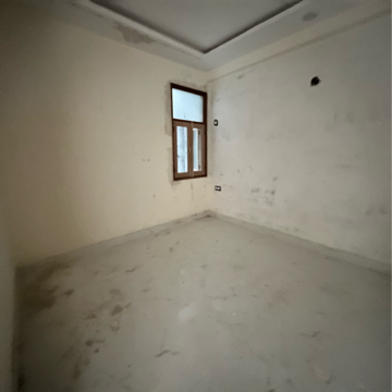 Room in 2 BHK Builder Floor at Sector 104 – for Sale
