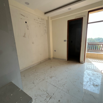 Room in 2 BHK Builder Floor at Sector 104 – for Sale