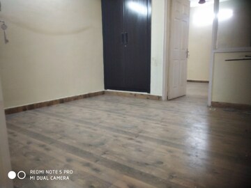 Room in 3 BHK Builder Floor at SS Southend Floors, South City 2 – for Sale