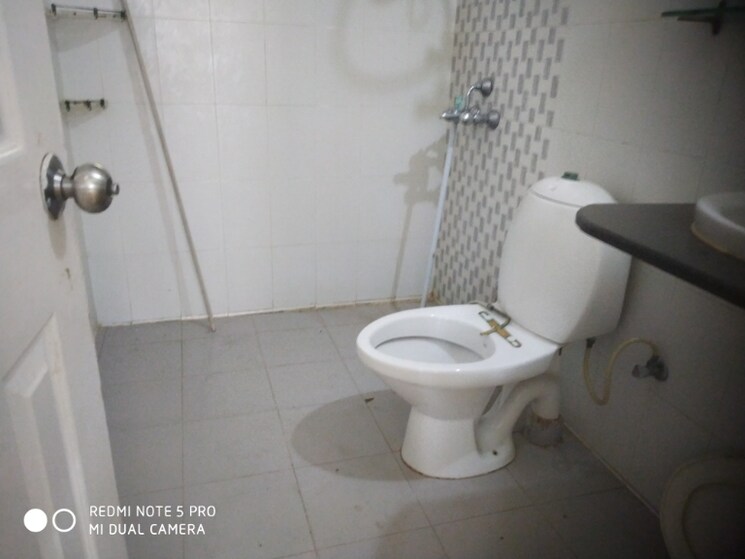 Bathroom, ss-southend-floors 3 Bedroom 180 Sq.Yd. Builder Floor In South City 2 Gurgaon 7711018
