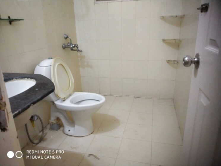 Bathroom, ss-southend-floors 3 Bedroom 180 Sq.Yd. Builder Floor In South City 2 Gurgaon 7711018