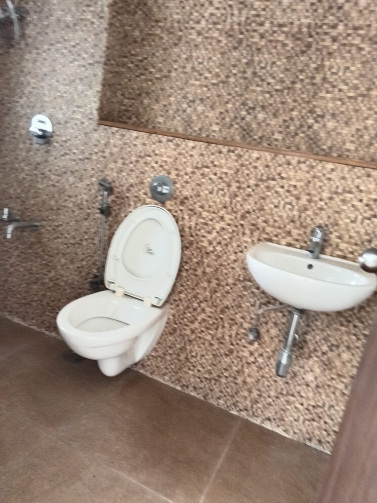 Bathroom, lodha-palava-city 2 Bedroom 743 Sq.Ft. Apartment In Dombivli East Thane 7711121