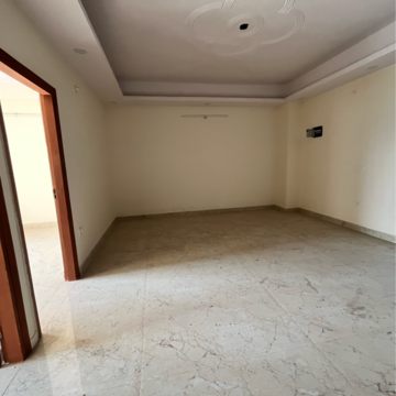 Room in 2 BHK Builder Floor at Sector 104 – for Sale