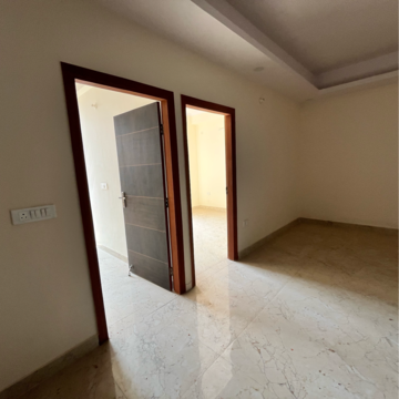 Room in 2 BHK Builder Floor at Sector 104 – for Sale
