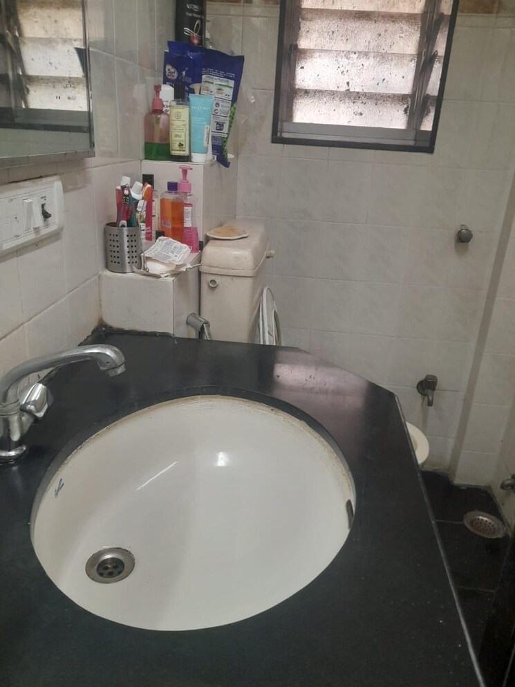 Bathroom, suraj-millenium 3 Bedroom 2000 Sq.Ft. Apartment In Breach Candy Mumbai 7711420