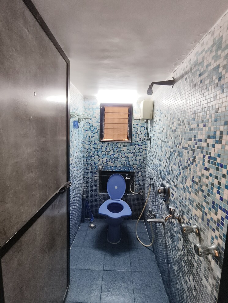 Bathroom, sunrise-apartment-andheri 2 Bedroom 670 Sq.Ft. Apartment In Andheri West Mumbai 7711575