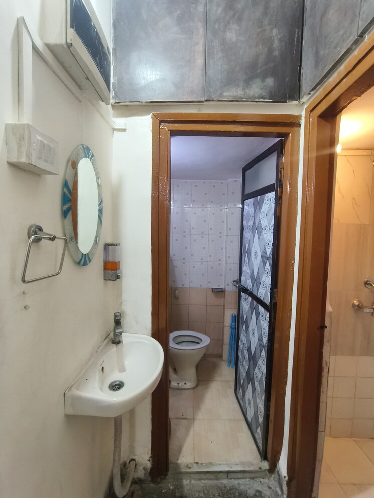 Bathroom, sai-nagar-chs-andheri-west 1 Bedroom 500 Sq.Ft. Apartment In Andheri West Mumbai 7711741
