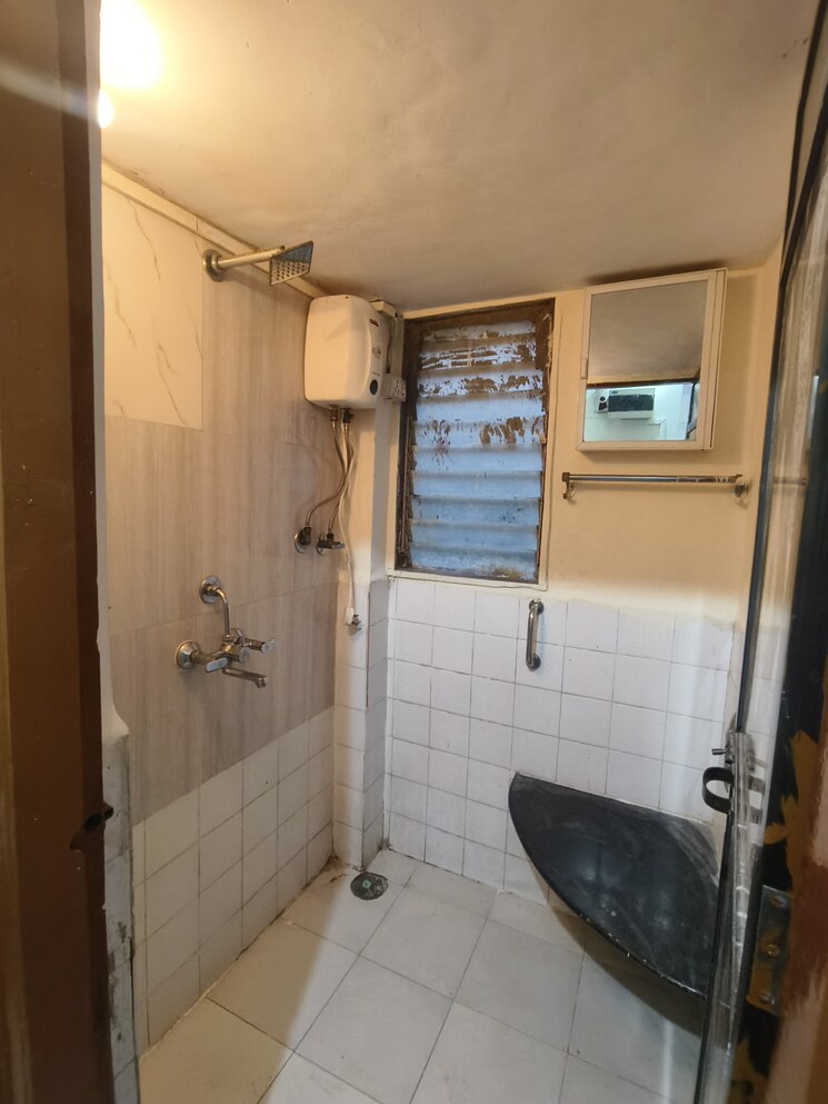 Bathroom, sai-nagar-chs-andheri-west 1 Bedroom 500 Sq.Ft. Apartment In Andheri West Mumbai 7711741