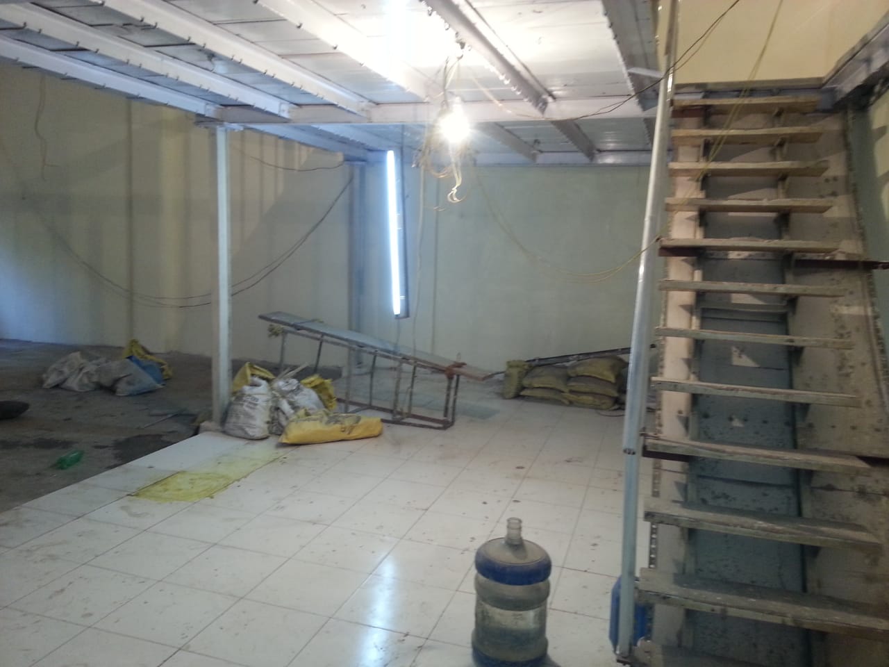 Rental Commercial Warehouse 1000 Sq.Yd. in Goregaon East Mumbai 7711806